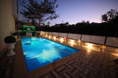 Staycation villa chapter 5