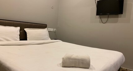 Hotel Golden Dragon Room Type - GD DOUBLE NON AC ROOM