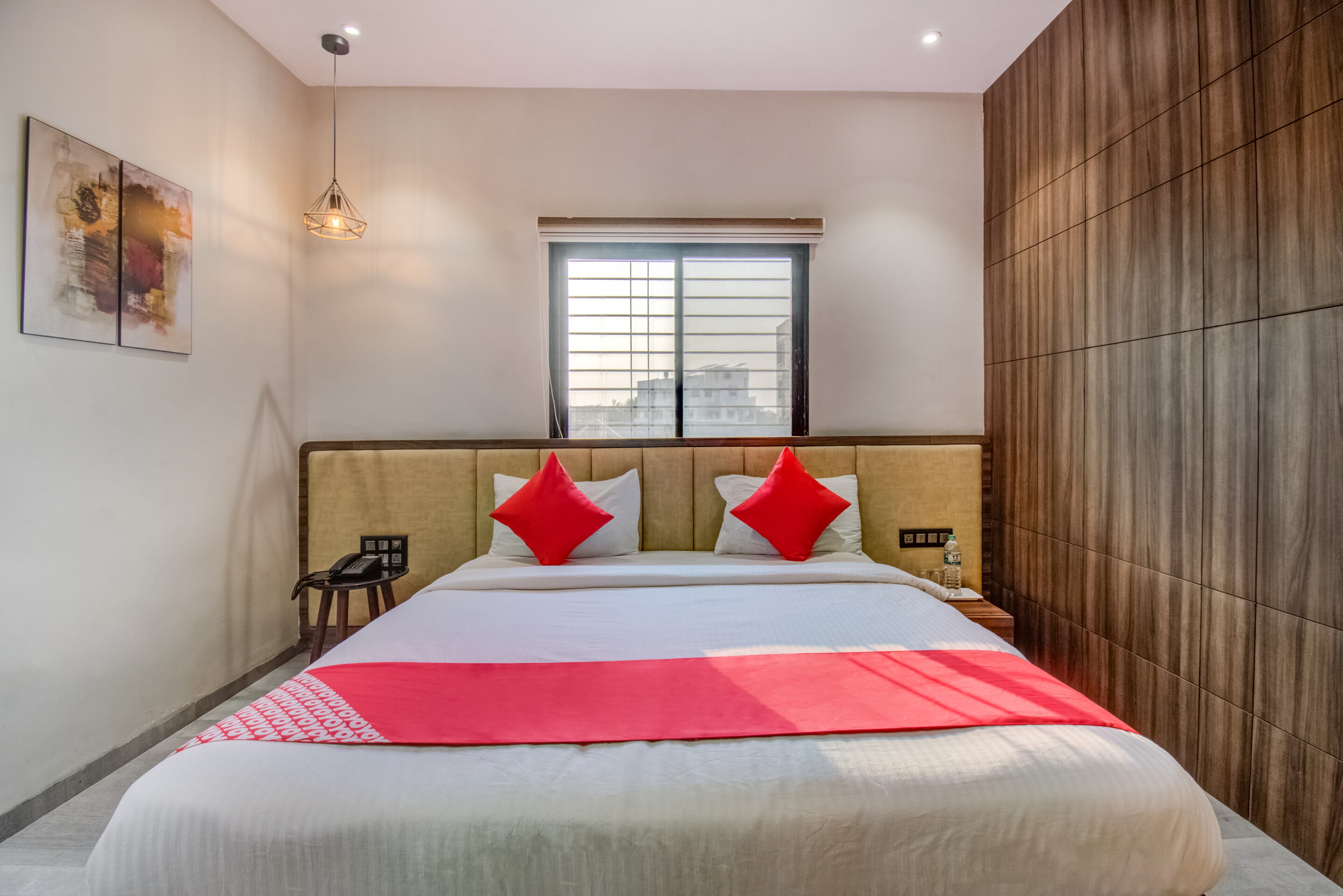 Hotel Imperia - Tap to explore photos