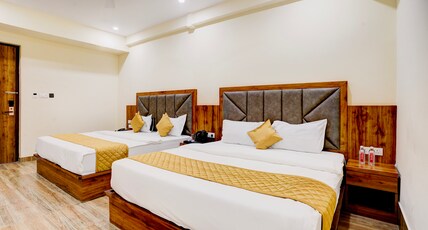 Hotel Breeze Bay - Bandra Kurla Complex (BKC), Mumbai Room Type - Deluxe Triple Bed Room