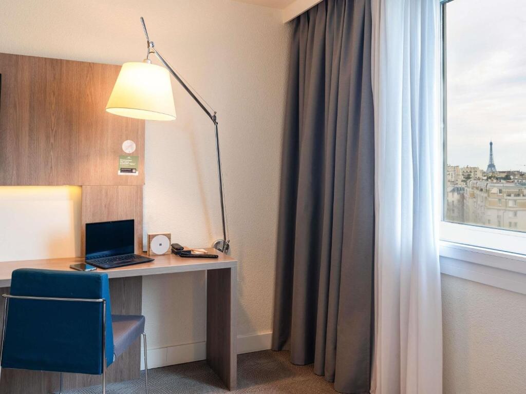 Novotel Paris 17 - Tap to explore photos
