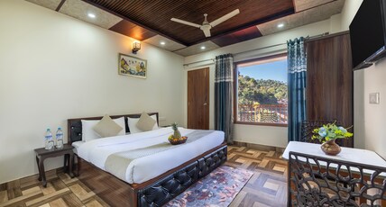 Splendid Retreat Homestay Kasauli Room Type - Double Room with Private Balcony