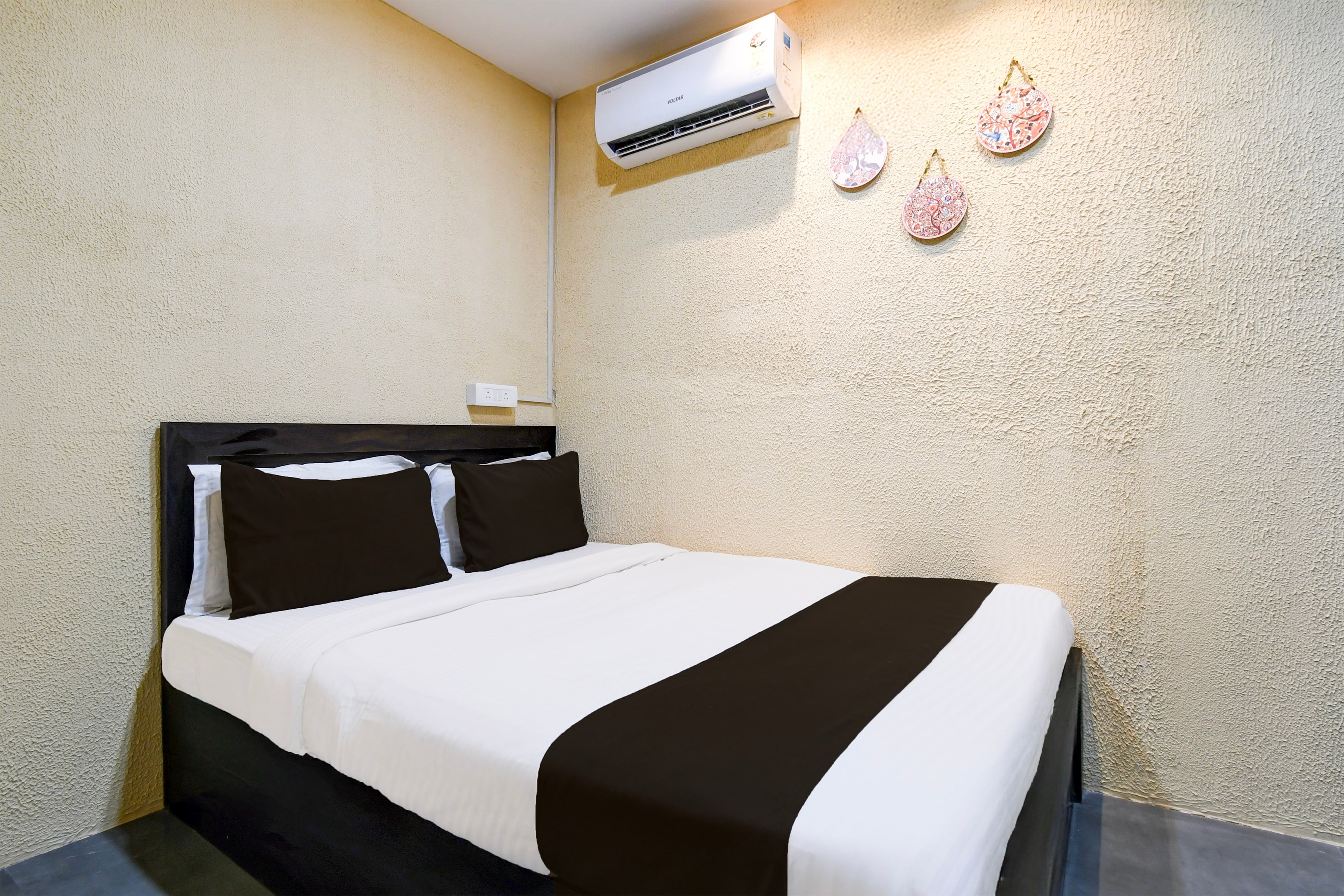 Hotel O Hotel Shreyansh - Tap to explore photos