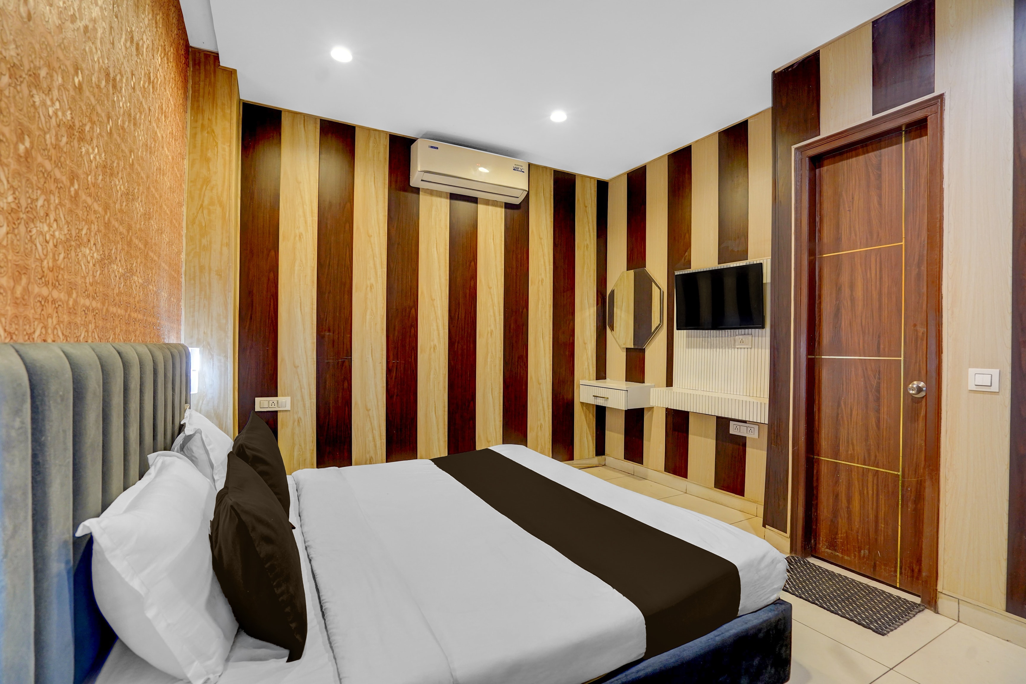 Super Townhouse Sector 20 Panchkula Formerly The Bliss Inn - Tap to explore photos