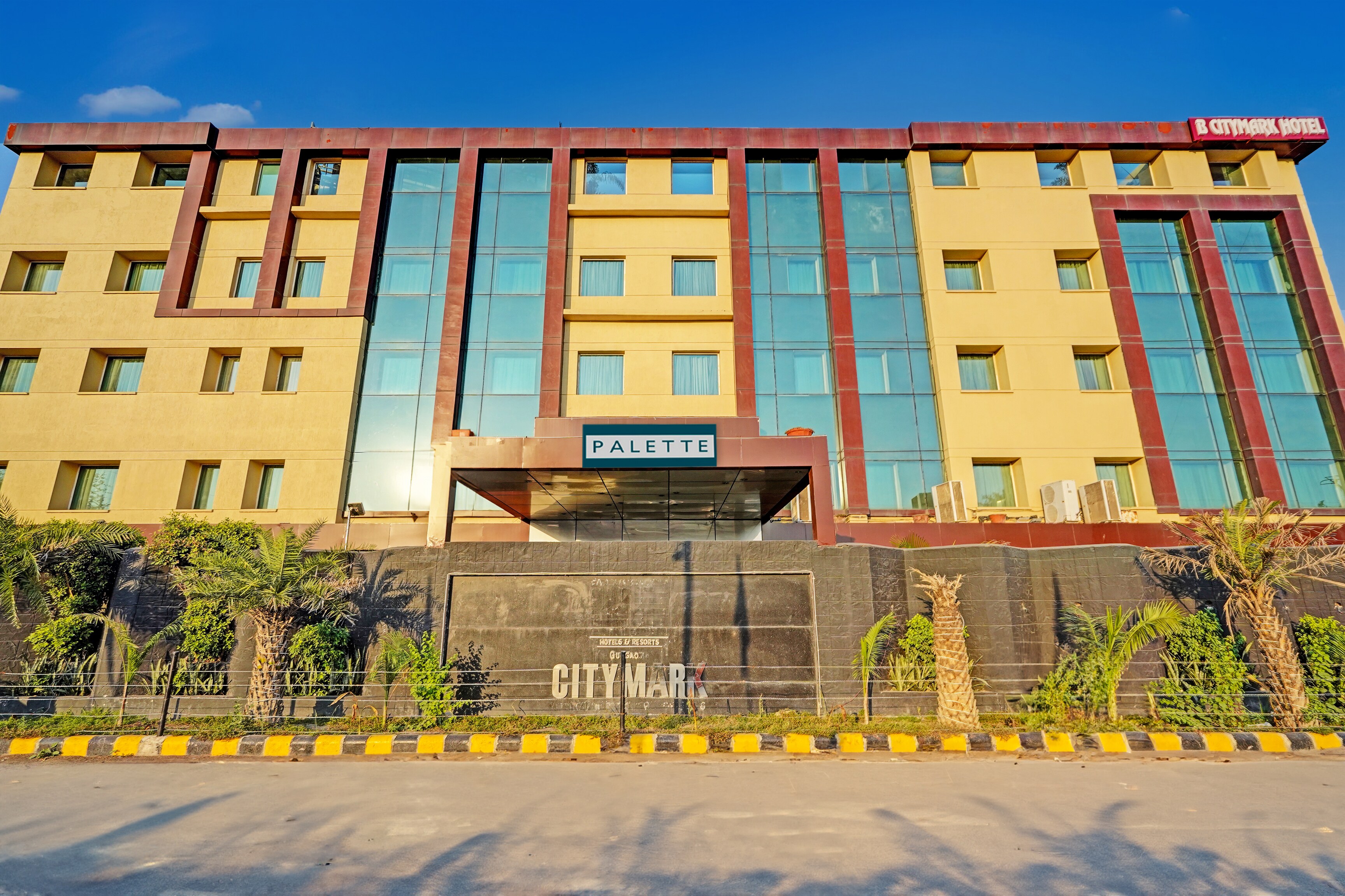 Super Townhouse OAK Hotel City Mark Gurgaon - Tap to explore photos