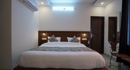 Hotel Artize Zirakpur Room Type - Deluxe Room
