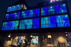 the pride hotel and restaurants