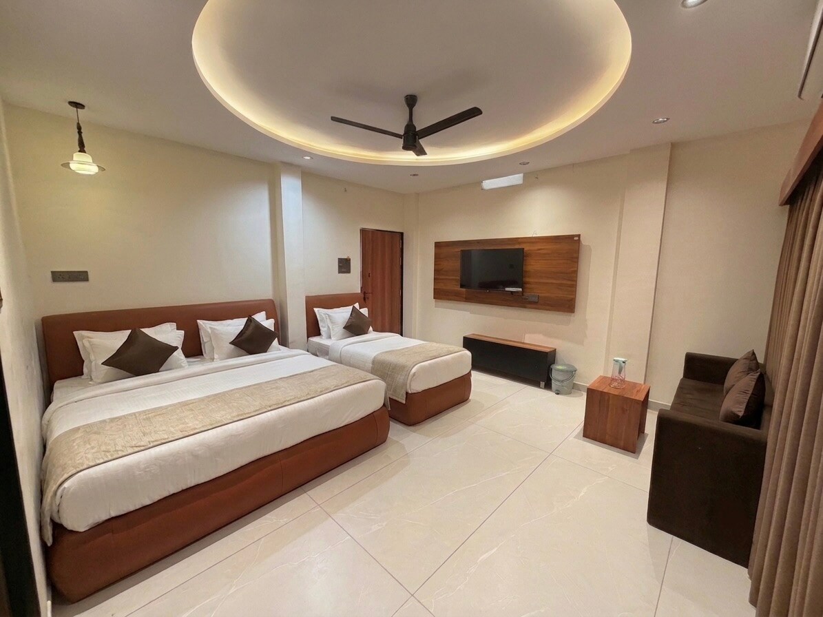 Pallav GuestHouse - Tap to explore photos