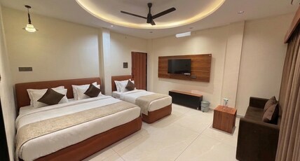 Pallav GuestHouse Room Type - Premium suite with Private Balcony & Spa Bath Pallav GuestHouse Room Type - Premium suite with Private Balcony & Spa Bath