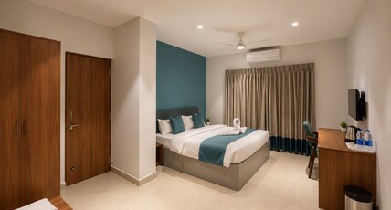 Hotel Hitech Delite Room Type - Deluxe King Room AC