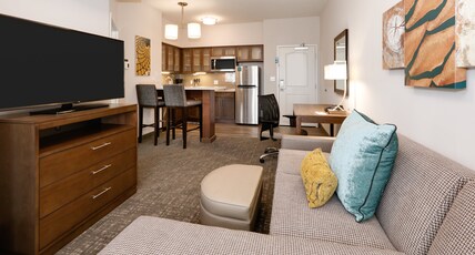 Staybridge Suites Oklahoma City Downtown Room Type - 1 King 1 Bedroom Suite Mobil Access Tub