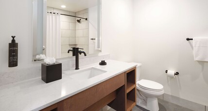 River's Edge Hotel Portland, Tapestry Collection by Hilton Room Type - 2 KING BEDS