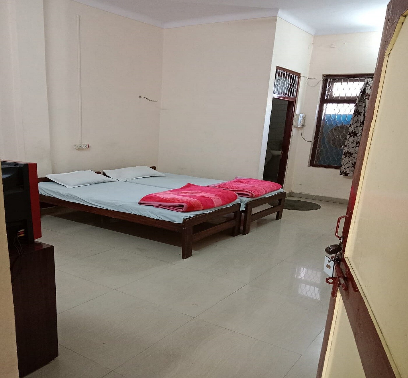 Satsang Guest House - Tap to explore photos