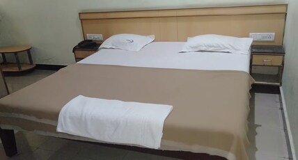 i-Roomz Hoysala Residency Room Type - Semi Deluxe Double Bed Non AC