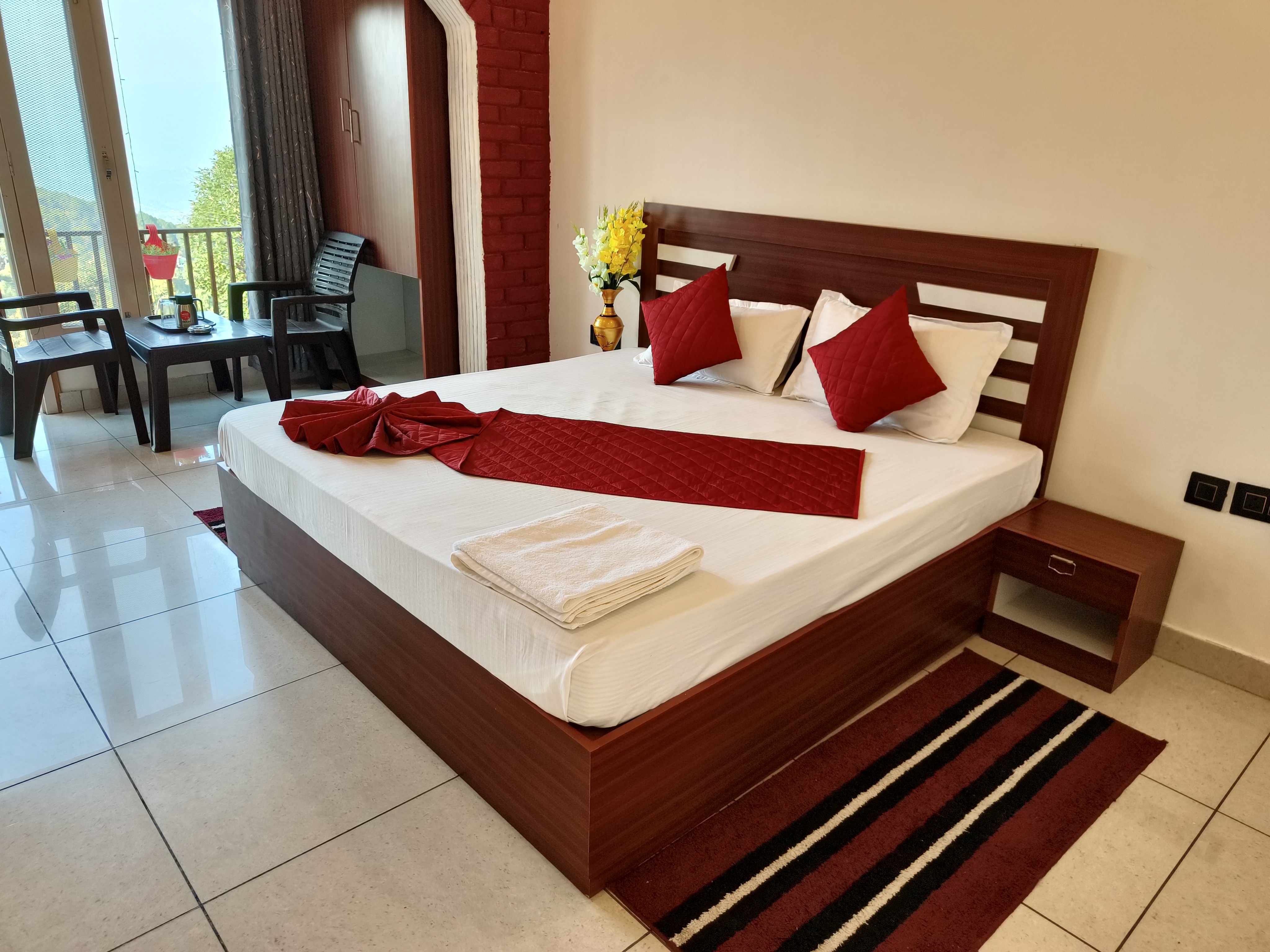 Golden Himalaya Homestay Villa - Tap to explore photos