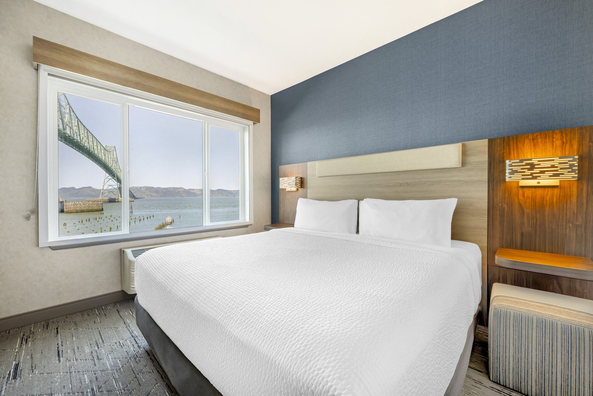 Holiday Inn Express & Suites ASTORIA - Tap to explore photos