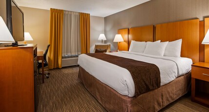 Best Western La Plata Inn Room Type - 1 King Bed, Mobility Accessible, Bathtub, Non-Smoking, Full Breakfast