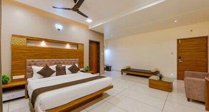 Hotel Agatya Inn Room Type - Royal Family 3 Bed ( 530 Sq.Ft. )