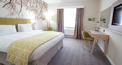 Holiday Inn CORBY - KETTERING A43 Room Type - 1 King Bed Standard Minifridge