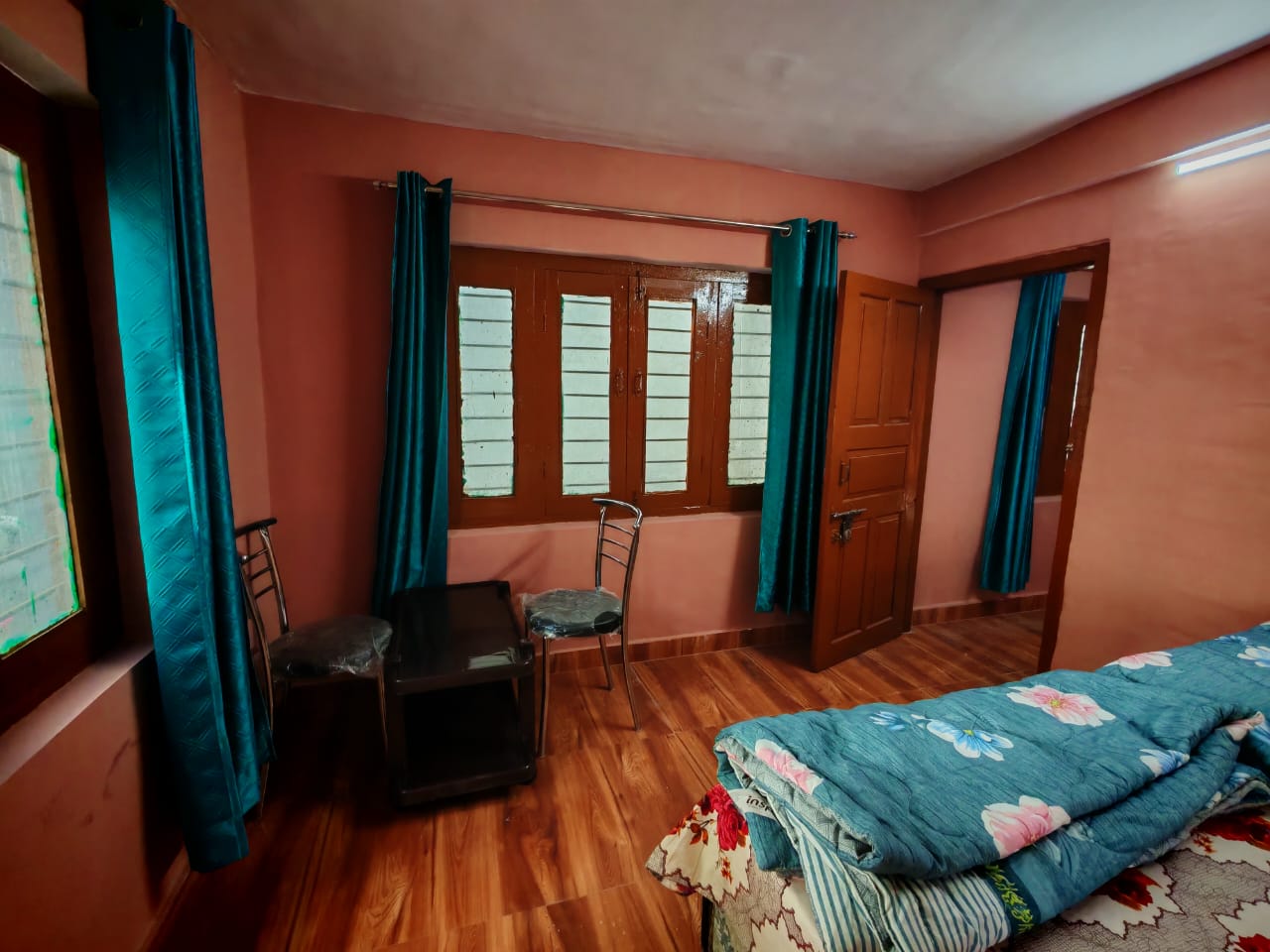 Holasay Homestay - Tap to explore photos