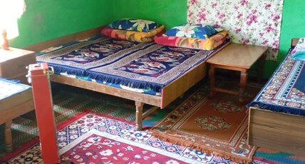Sunflower Homestay By StayApart Room Type - Quard Room