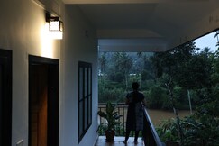 Emberlin Holidays Service Apartments