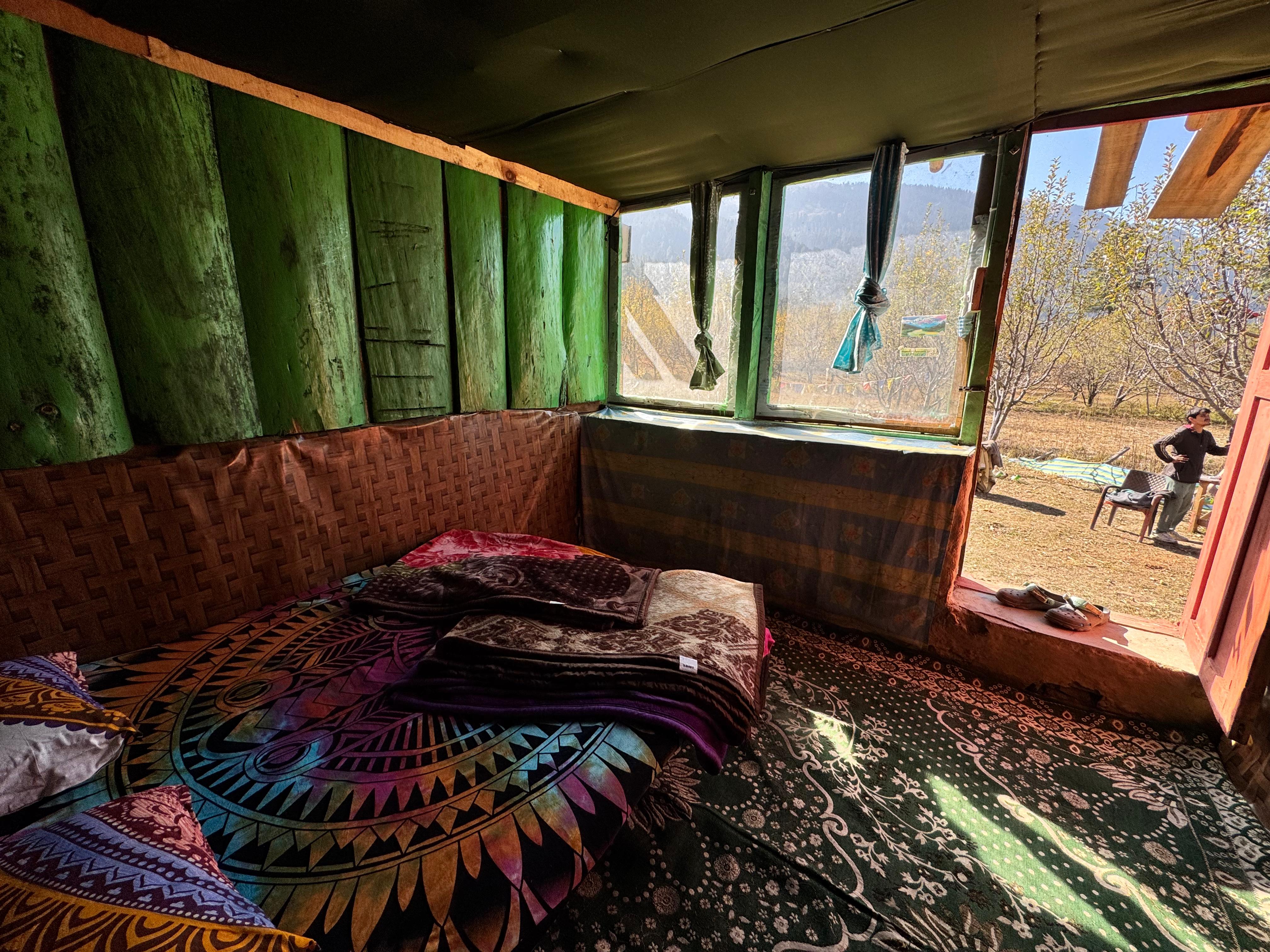 Hippy Hyde Kalga - Tap to explore photos