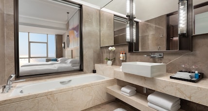 Crowne Plaza Beihai Silver Beach Room Type - 2 Double Standard Ocean View Lounge Access