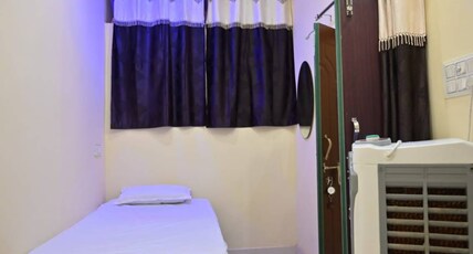 New Kashi Paying Guest House Varanasi Room Type - Single Bed / Non-AC Room - Sharing Bathroom
