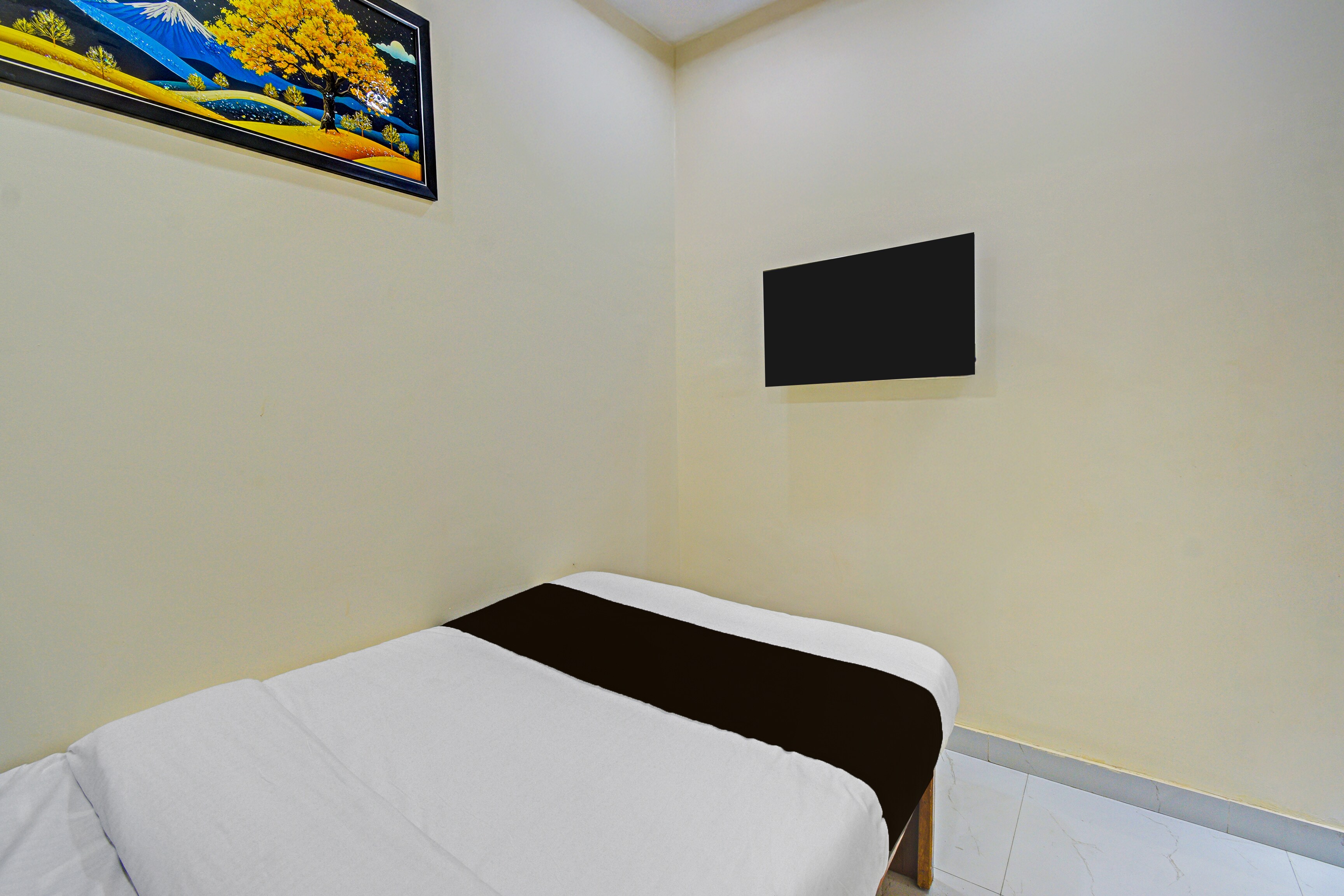 Hotel O Moonlight Luxury Rooms - Tap to explore photos