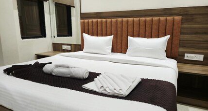 Swaraj Homestay Room Type - Deluxe Double Room