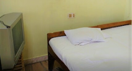 The Ponmurugan Lodge Room Type - Non AC Double bed