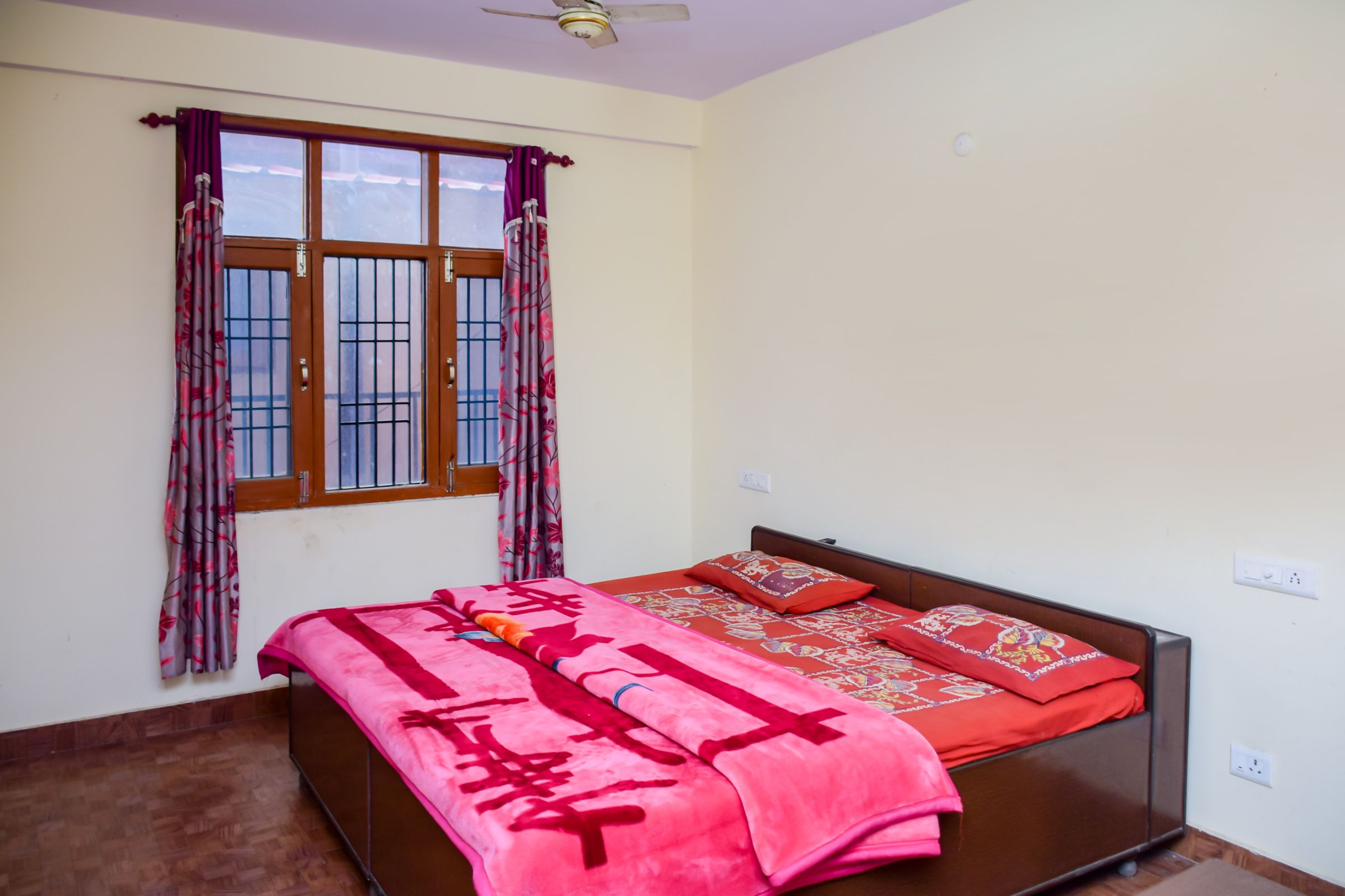 Sunrise Guest House (Deluxe Room) - Tap to explore photos