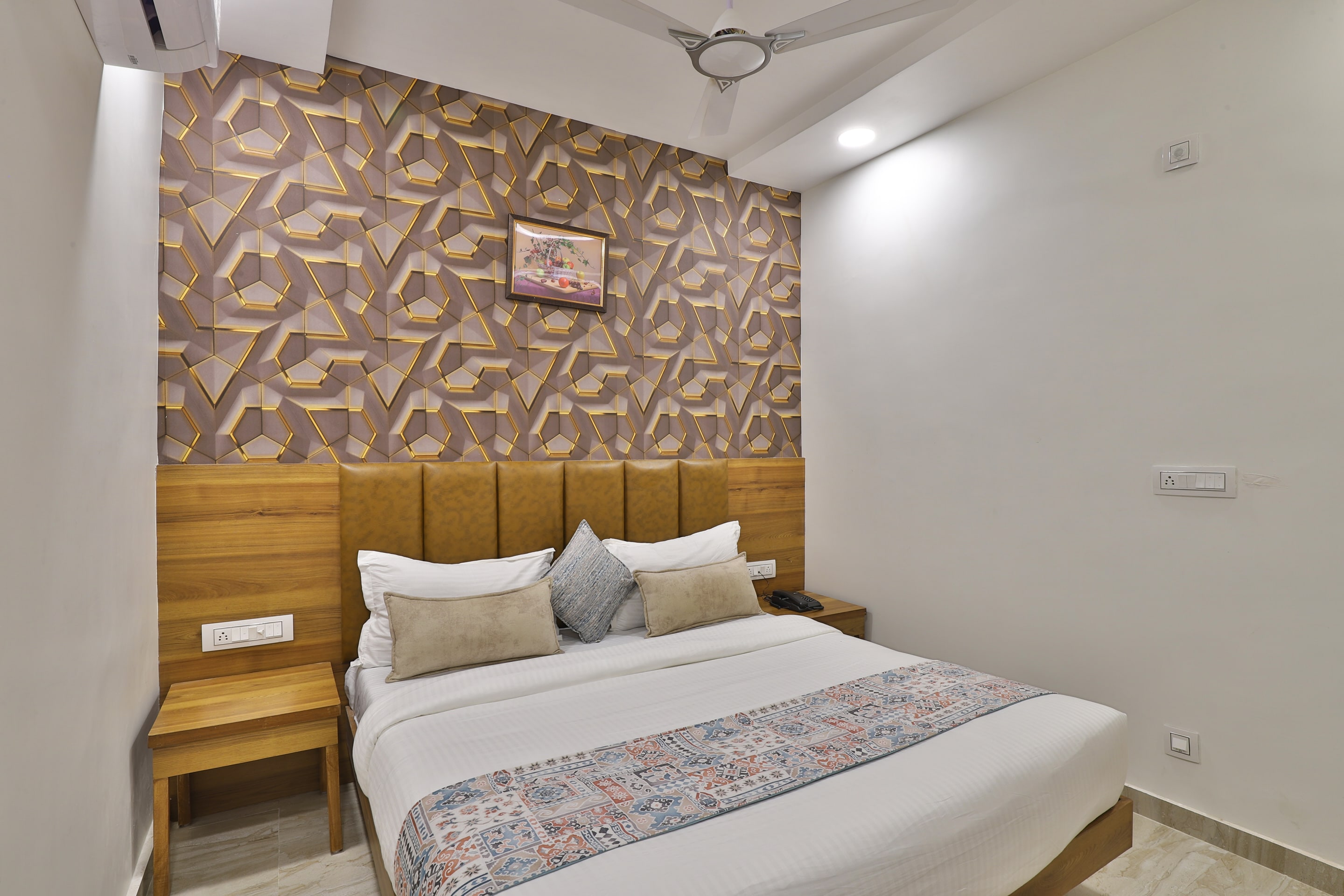 Hotel Red Rose,Ahmedabad - Tap to explore photos