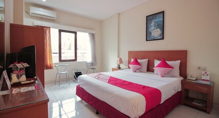 Capital O Galaxy Inn Room Type - Indonesia Deluxe Double