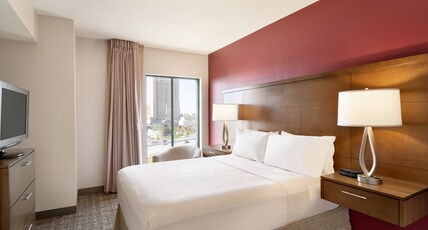 Staybridge Suites San Antonio Downtown Convention Center Room Type - 1 Qn Bd 1 Bedroom Suite Comm Access Tub Staybridge Suites San Antonio Downtown Convention Center Room Type - 1 Qn Bd 1 Bedroom Suite Comm Access Tub