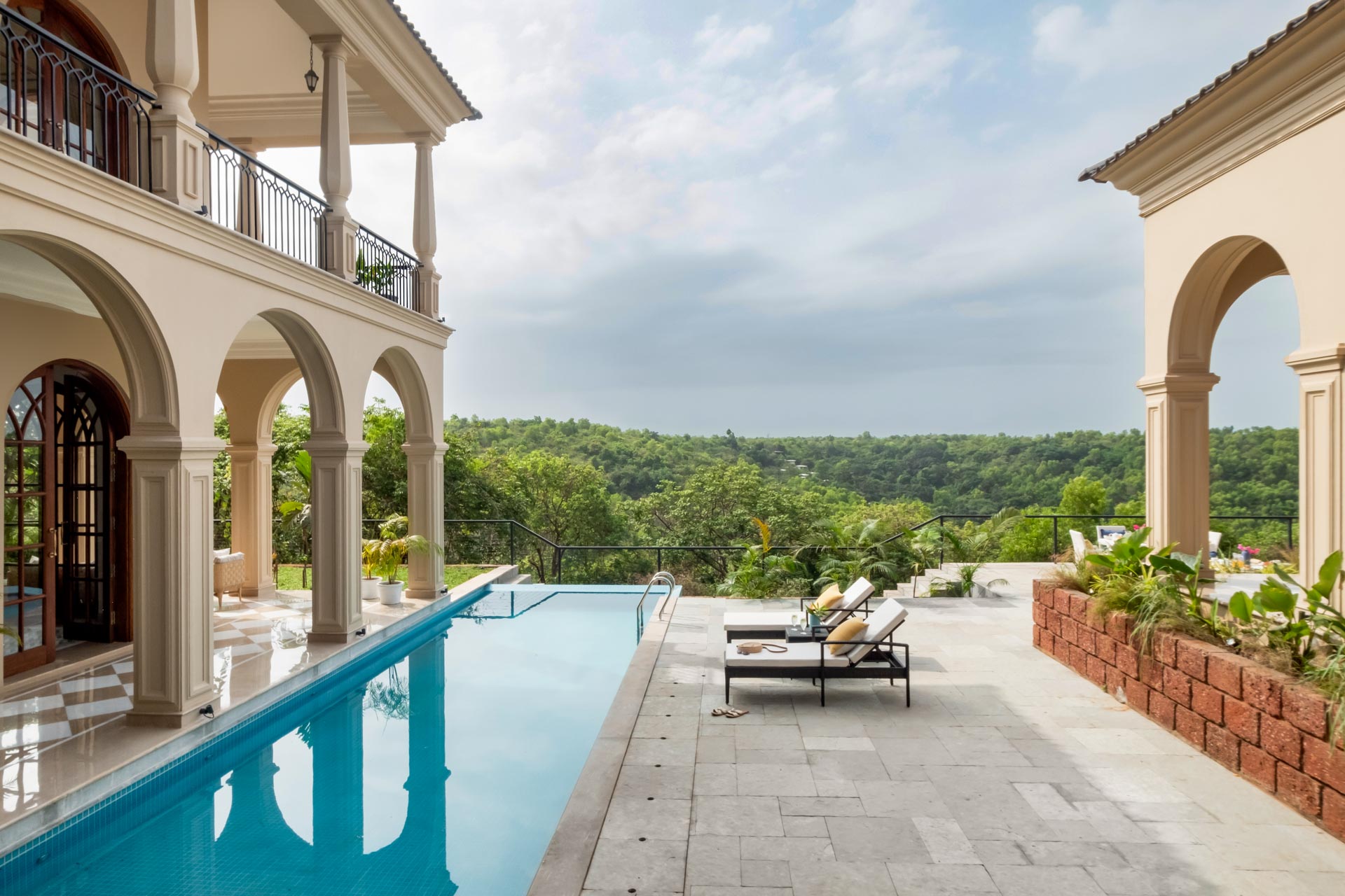 LohonoStays Villa Sacri Borod Hill7 -4 Bedroom - Tap to explore photos