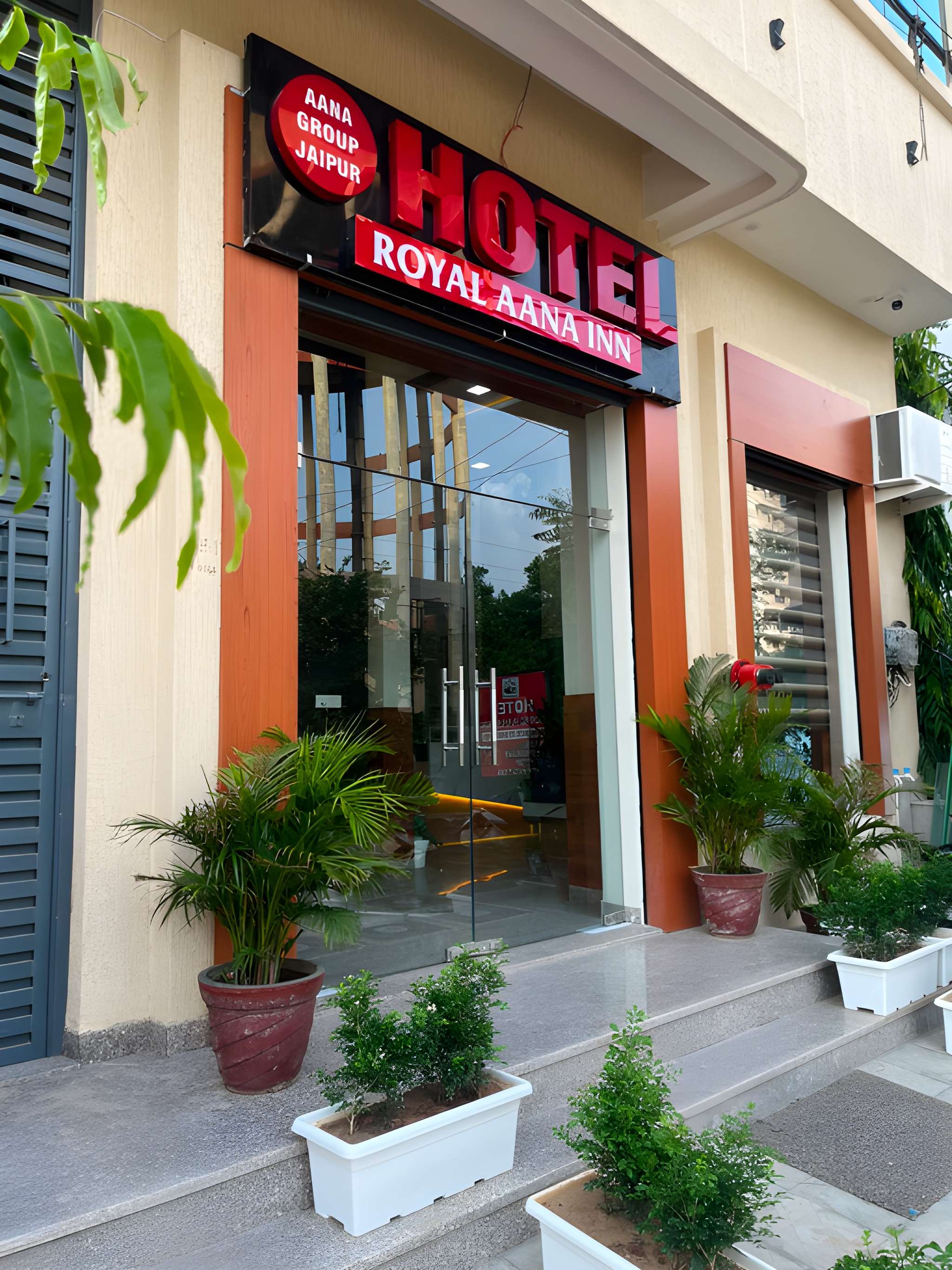 Hotel Royal Aana Inn - Tap to explore photos