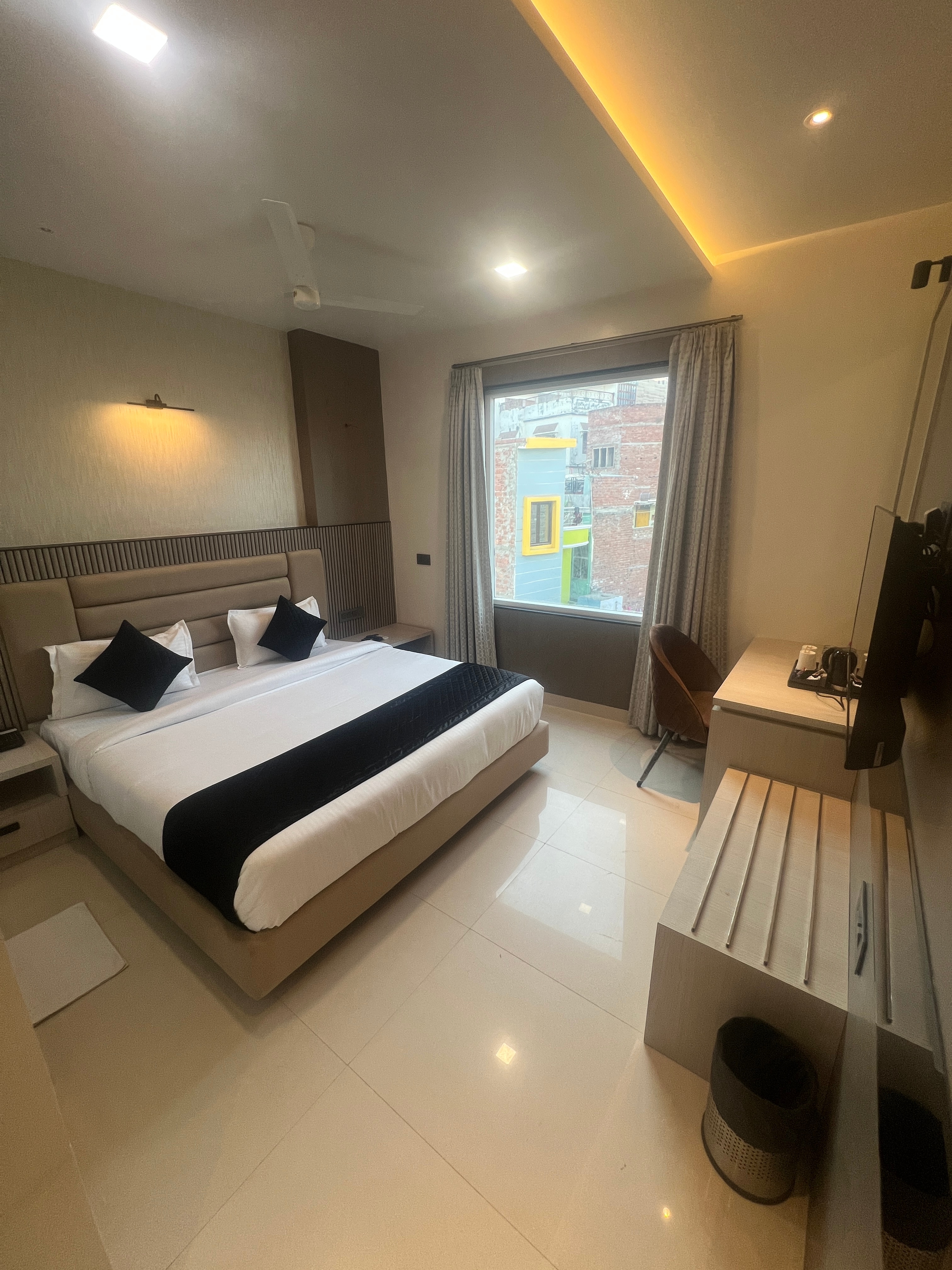 Hotel Glorious Grand - Tap to explore photos