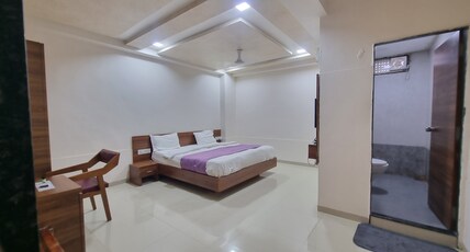 THE GRAND RADIANCE Room Type - DELUXE ROOM WITH KING BED