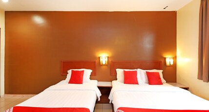 Super OYO 447 Comfort Hotel Meru Room Type - Suite Triple