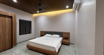 Shree Cottages Room Type - Deluxe Room With Balcony