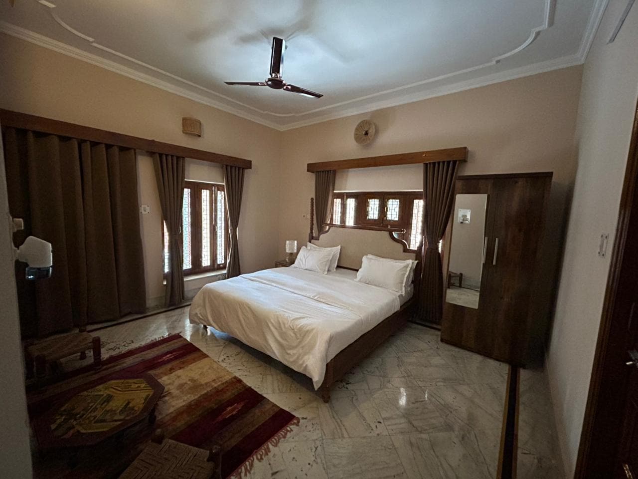 2500 Sqft 2 bhk Near Temples 5 guests - Tap to explore photos