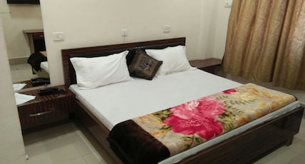 Hotel Shree Ji Room Type - Deluxe  Room