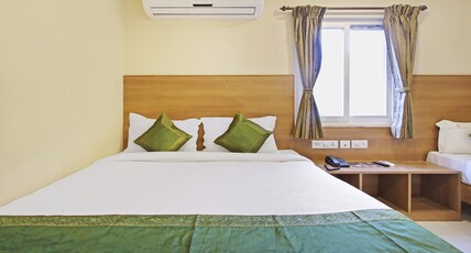 Itsy Hotels Jansi Residency Room Type - Deluxe Room