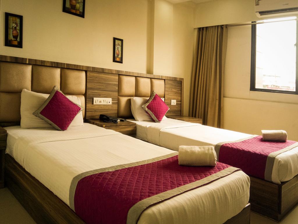 Broad Bean Hotel Kakayangad Muzhakunnu, Kannur - Tap to explore photos