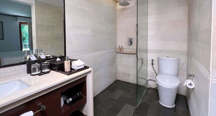 Nusa Dua Beach Hotel & Spa - Handwritten Collection Room Type - Family Room with 1 king-size bed and 1 single bed Nusa Dua Beach Hotel & Spa - Handwritten Collection Room Type - Family Room with 1 king-size bed and 1 single bed