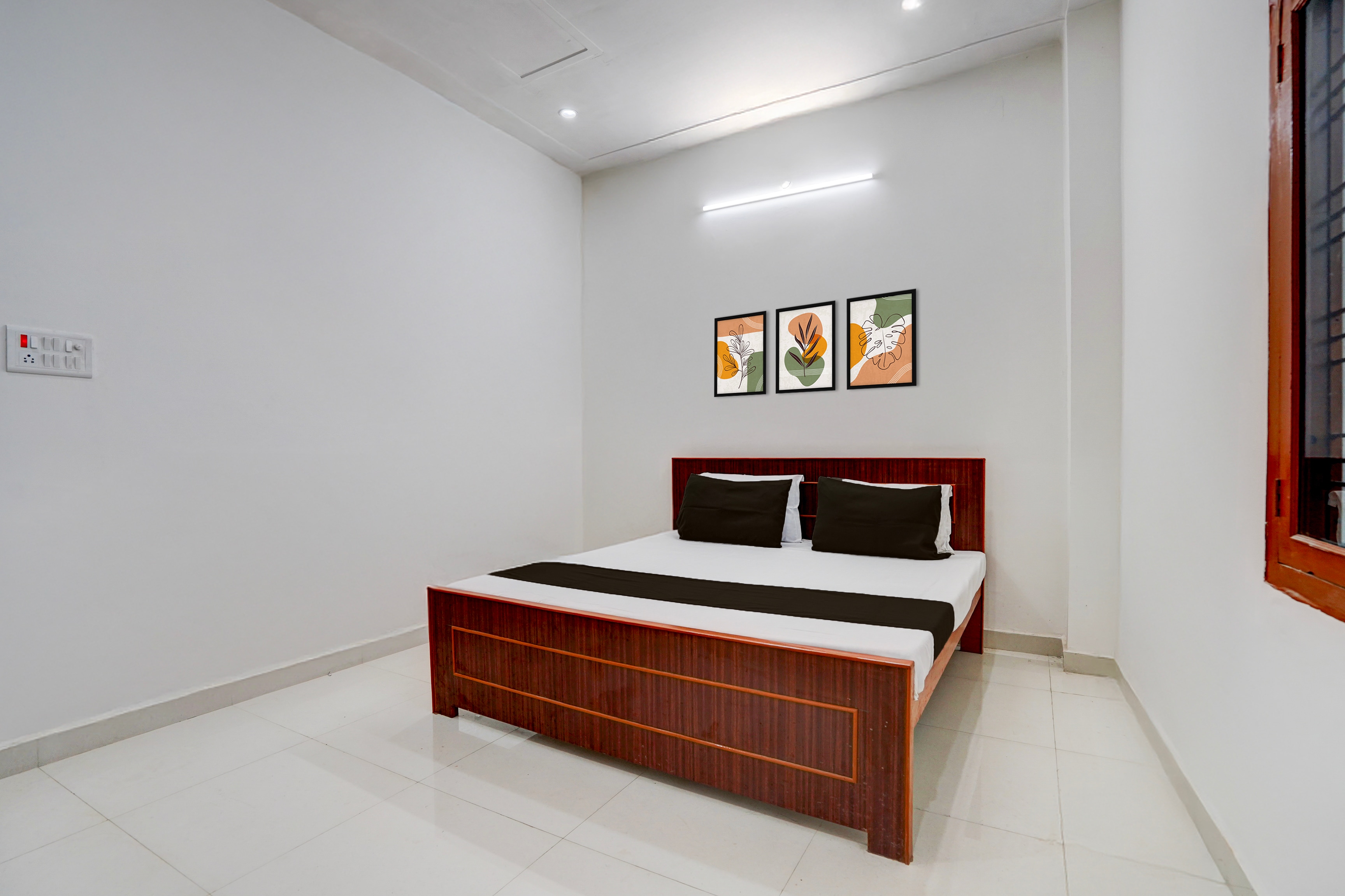 Hotel O Bhavya Inn - Tap to explore photos
