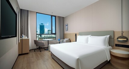 SHANGHAI ON THE BUND Room Type - 1 King Standard Accessible