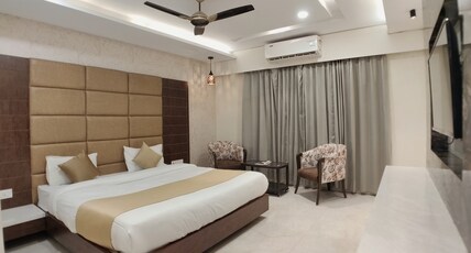 Hotel Yuvraj Palace Room Type - Imperial Suite Room (swimming pool free) Hotel Yuvraj Palace Room Type - Imperial Suite Room (swimming pool free)